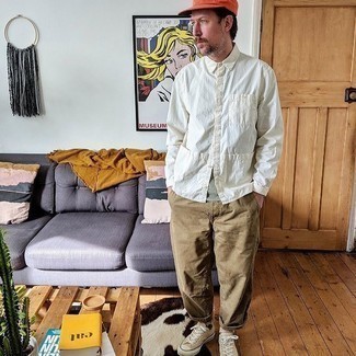 С чем носить носки c принтом тай-дай мужчине