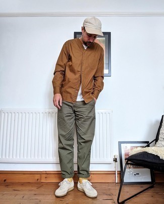 С чем носить носки c принтом тай-дай мужчине