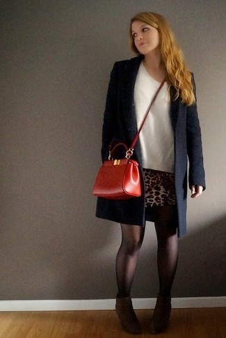 Какое пальто носить с табачными ботильонами