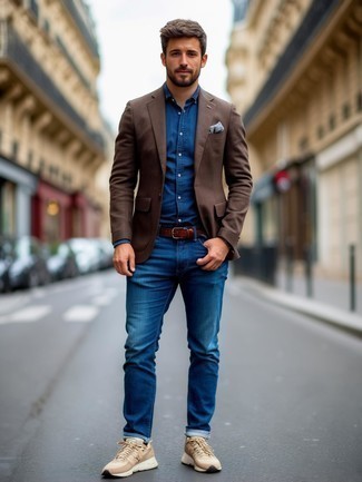 Как носить табачный пиджак с синими джинсами мужчине