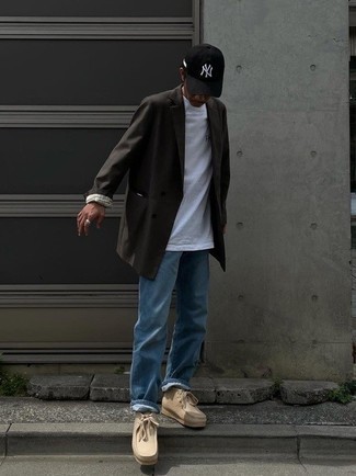 Как носить табачный пиджак с синими джинсами мужчине