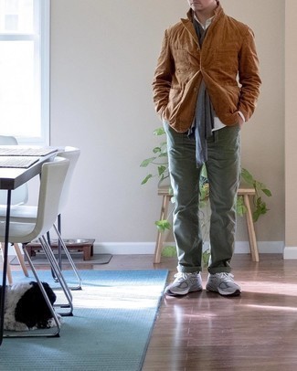 Какие брюки чинос носить с табачным пиджаком