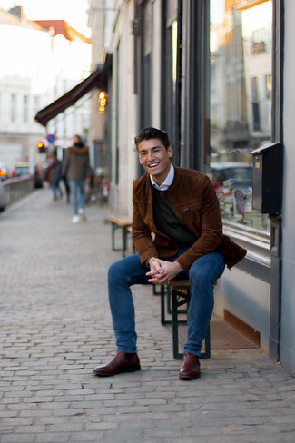 Какие свитера с круглым вырезом носить с табачным бомбером мужчине