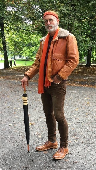 Какие футболки-поло носить с табачным бомбером мужчине