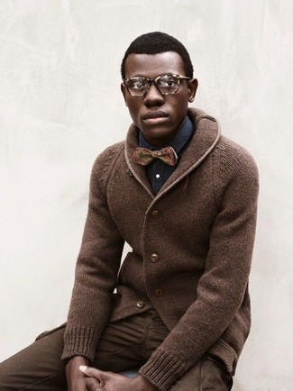 С чем носить табачный галстук-бабочку мужчине