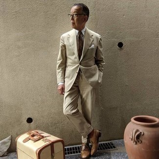 Какие костюмы носить с табачными брогами