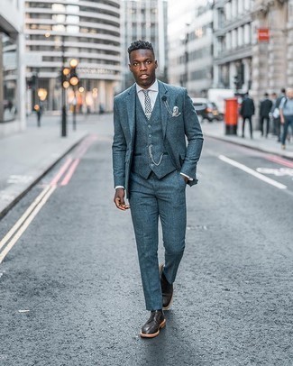 Какие костюмы-тройки носить с табачными брогами