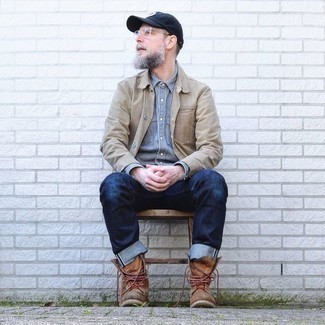 Какие джинсы носить с табачными повседневными ботинками мужчине