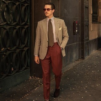 С чем носить табачный галстук в клетку мужчине