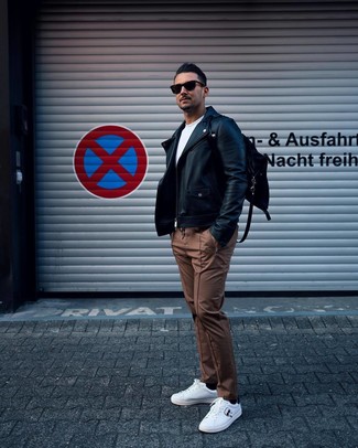 Какие косухи носить с табачными брюками чинос