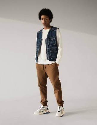 Какие свитшоты носить с табачными брюками чинос