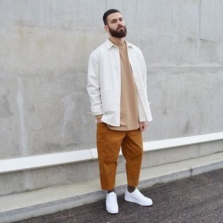 Какие водолазки носить с табачными брюками чинос