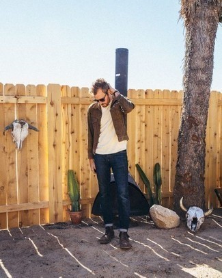 С чем носить табачную джинсовую куртку мужчине