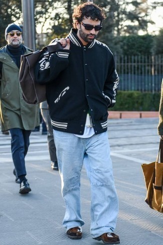 Какие университетские куртки носить с табачными ботинками дезертами