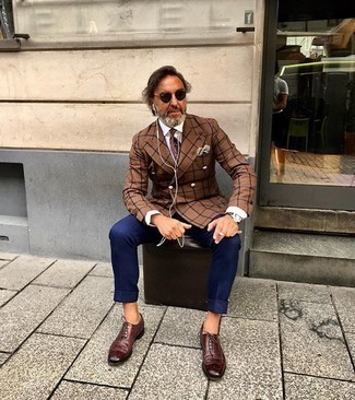 Какие броги носить с табачным двубортным пиджаком