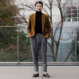 Какие водолазки носить с табачным двубортным пиджаком мужчине