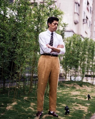 С чем носить табачные классические брюки мужчине