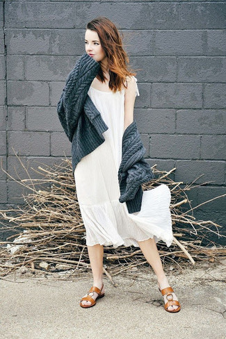 С чем носить табачные сандалии на плоской подошве