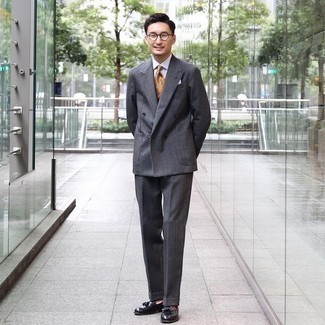 С чем носить табачный галстук в горизонтальную полоску мужчине