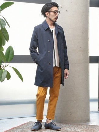 С чем носить табачные джинсы мужчине