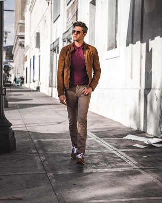 Какие футболки-поло носить с табачными джинсами мужчине