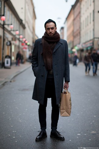 С чем носить табачный вязаный шарф мужчине