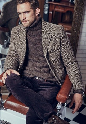 С чем носить табачную вязаную водолазку мужчине