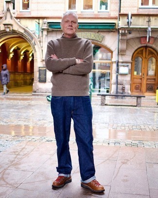 С чем носить табачную вязаную водолазку мужчине