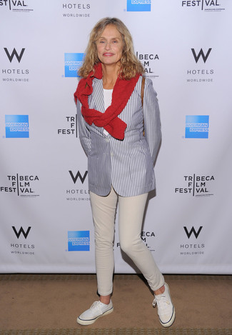 С чем носить табачный кожаный рюкзак женщине