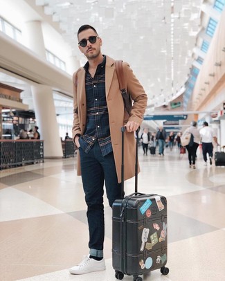 С чем носить табачный кожаный рюкзак мужчине