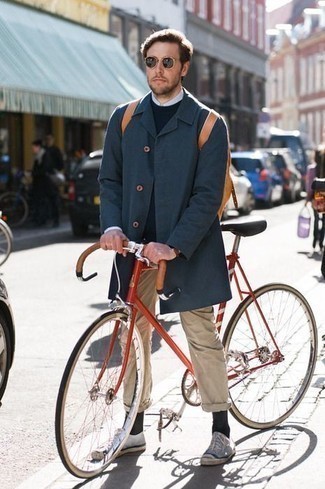 С чем носить табачный кожаный рюкзак мужчине