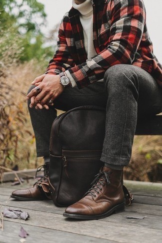 С чем носить табачный кожаный рюкзак мужчине