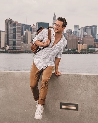 С чем носить табачный кожаный рюкзак мужчине