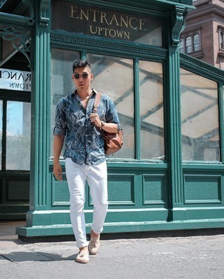 С чем носить табачный кожаный рюкзак мужчине