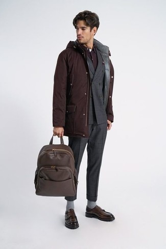 С чем носить табачный кожаный рюкзак мужчине