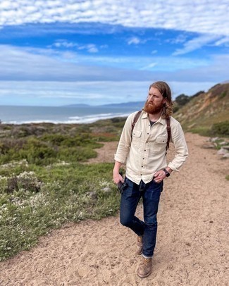 С чем носить табачный кожаный рюкзак мужчине