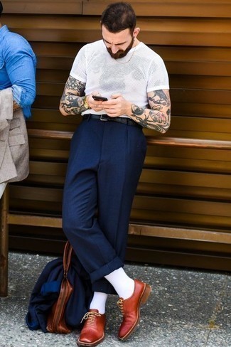 С чем носить табачный кожаный портфель