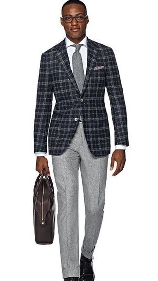 С чем носить табачный кожаный портфель