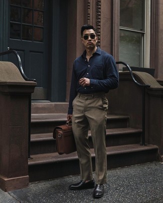 С чем носить табачный кожаный портфель