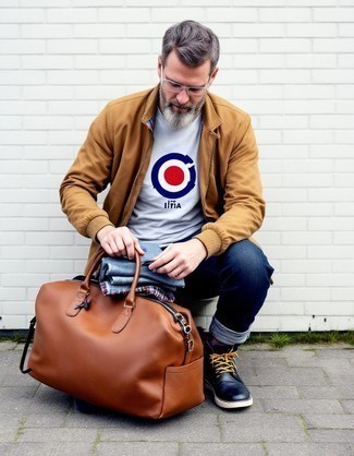 С чем носить табачную кожаную дорожную сумку мужчине