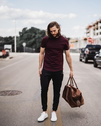 С чем носить табачную кожаную дорожную сумку мужчине