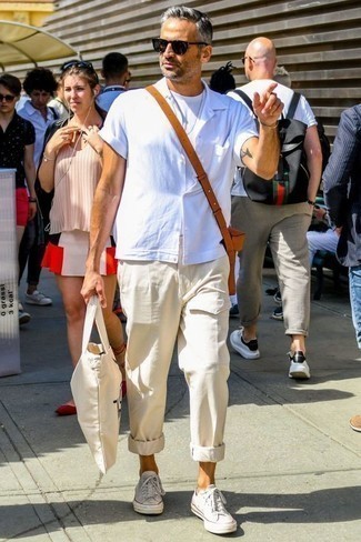 С чем носить табачную кожаную сумку почтальона