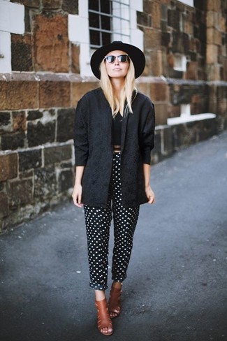 С чем носить табачные кожаные сабо