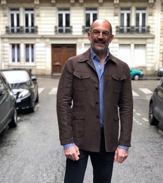 С чем носить табачную кожаную куртку-рубашку мужчине