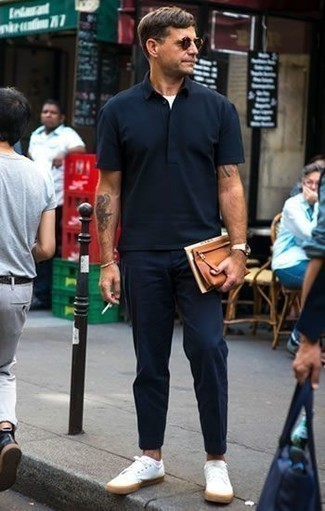 С чем носить табачный кожаный мужской клатч мужчине