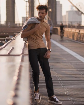 С чем носить табачные низкие кеды мужчине