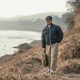 С чем носить табачные низкие кеды мужчине