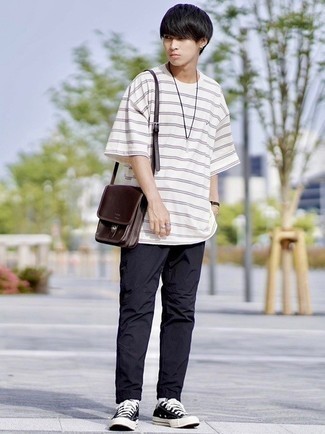 С чем носить табачную сумку почтальона