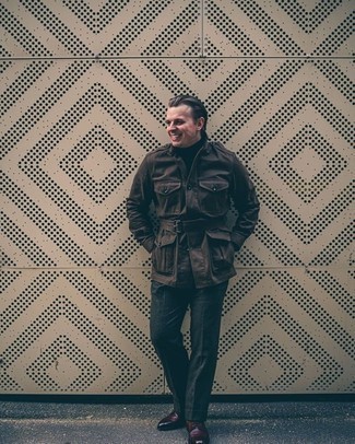 С чем носить табачную куртку в стиле милитари мужчине