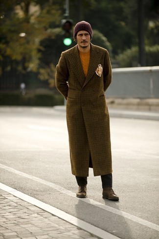 Какие вязаные свитера носить с табачным длинным пальто